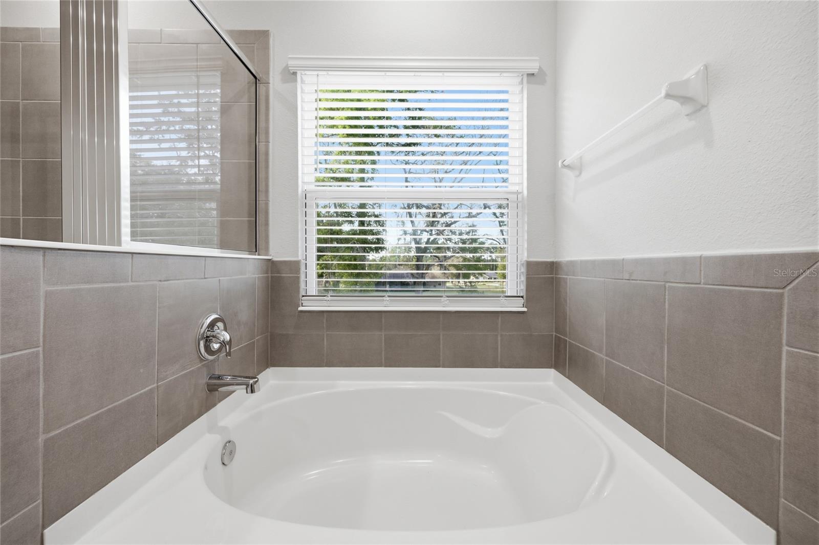 BRIARWOOD PH 1 PB 37 PG 33 - Residential