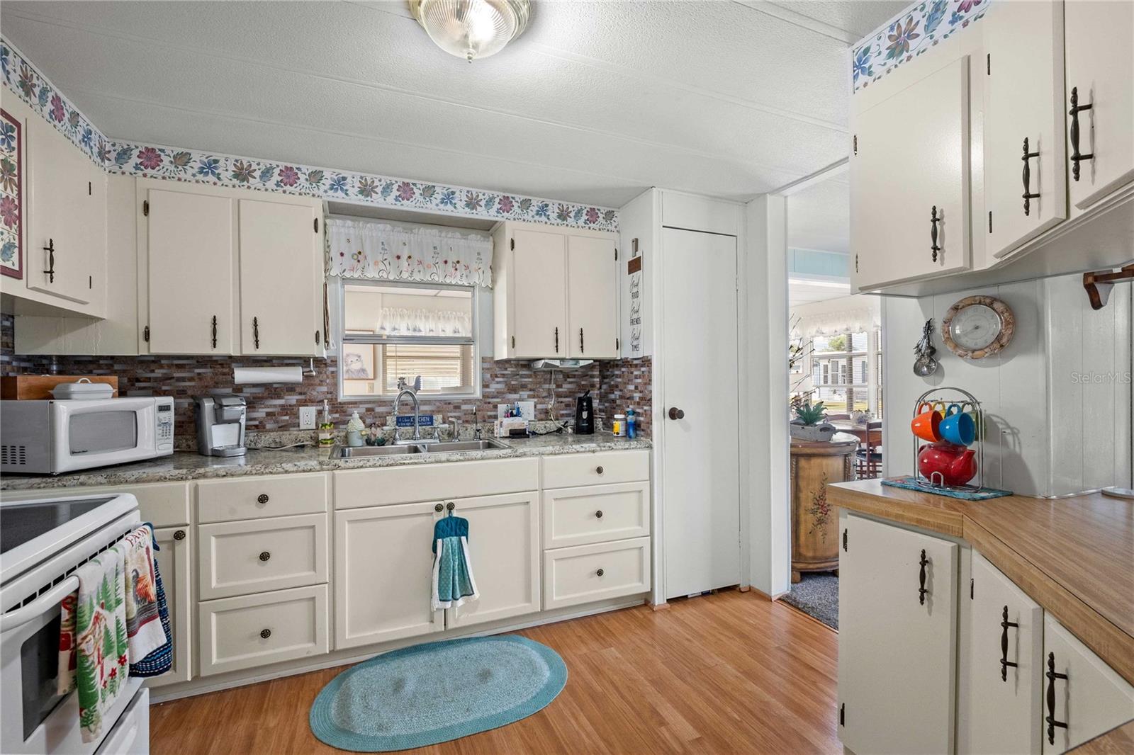 OAKS ROYAL MOBILE HOME SUB - Residential