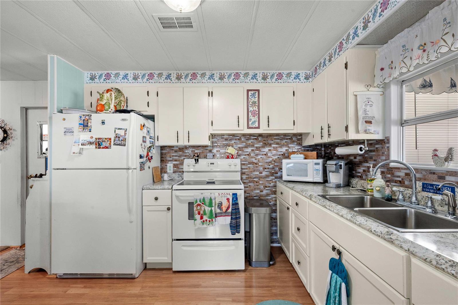 OAKS ROYAL MOBILE HOME SUB - Residential