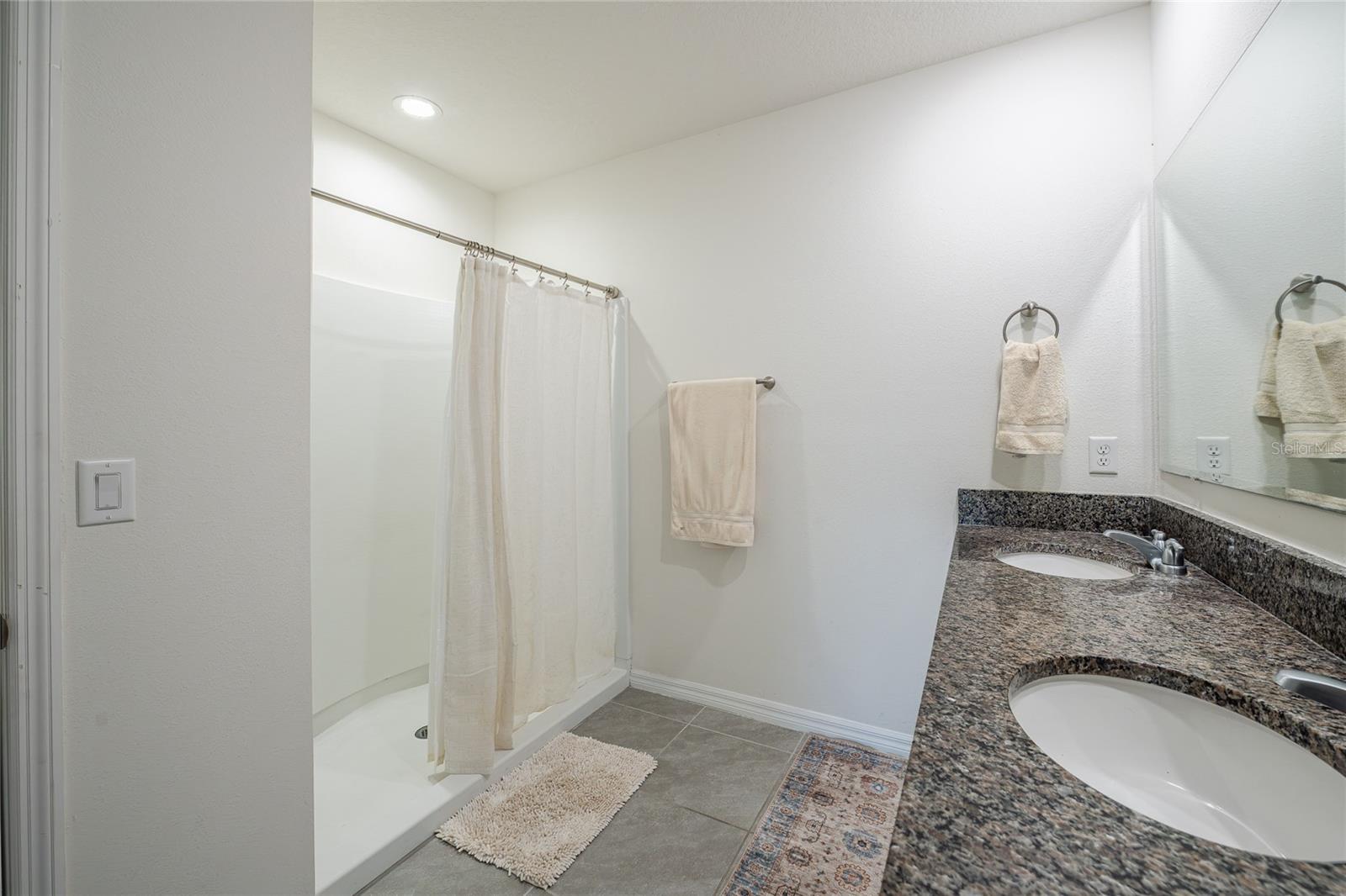 LAKES/LAUREL HLNDS PH 2B - Residential