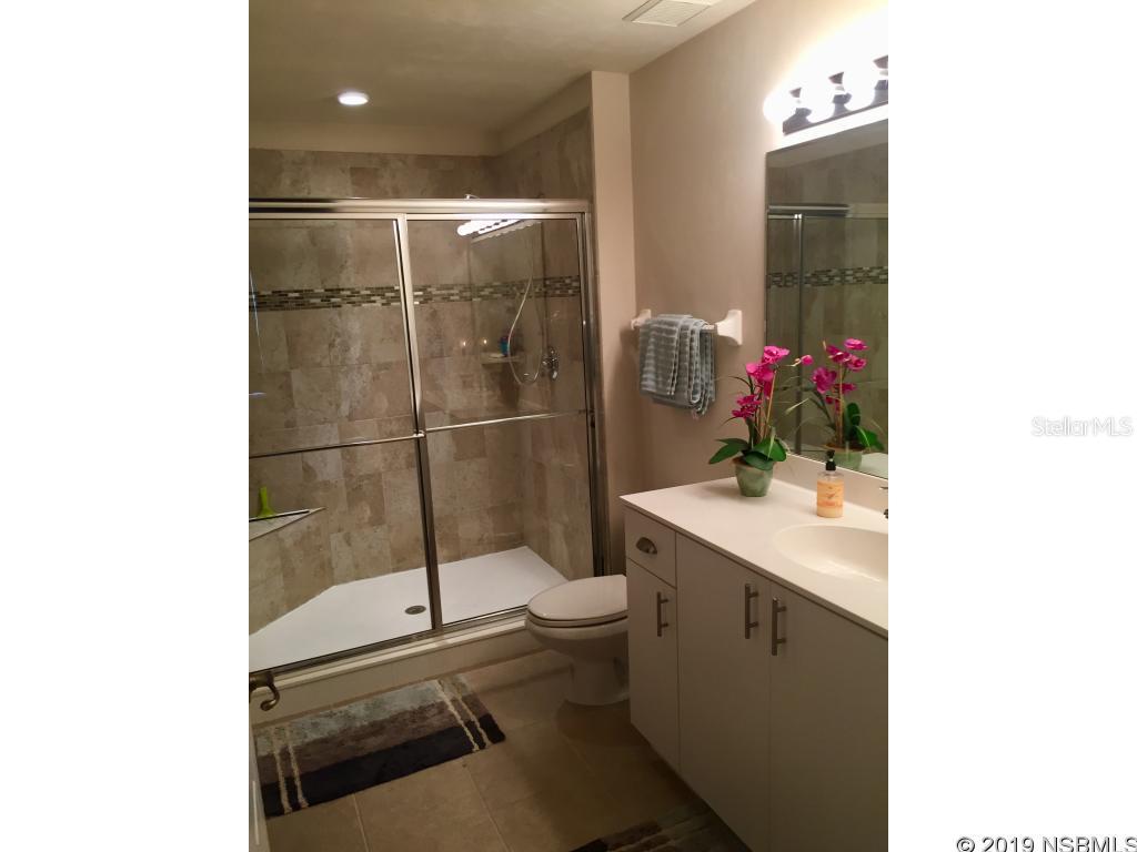 Venetian Bat Un 01 Ph 01B - Residential