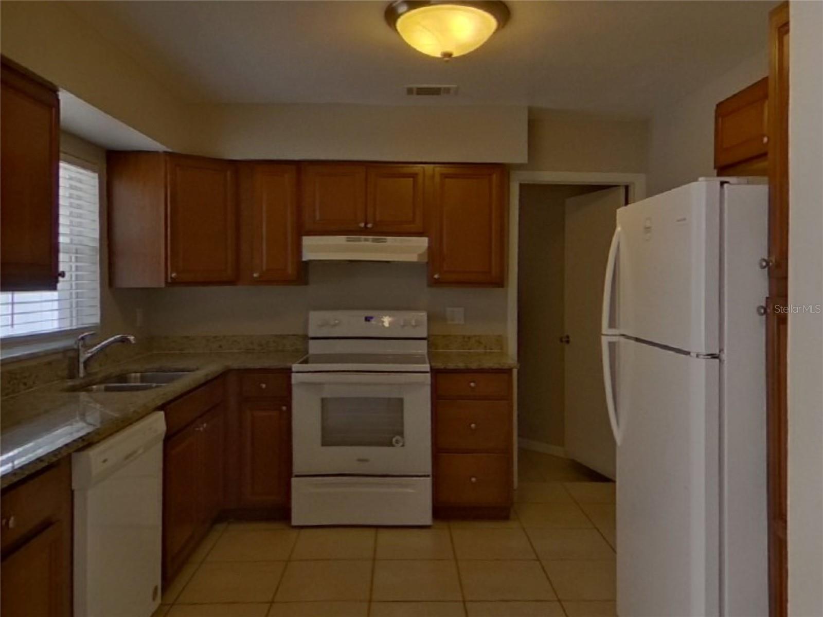 TROPIC HILLS - Residential Lease