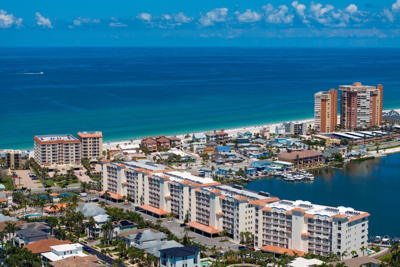 LAS BRISAS CONDO - Residential