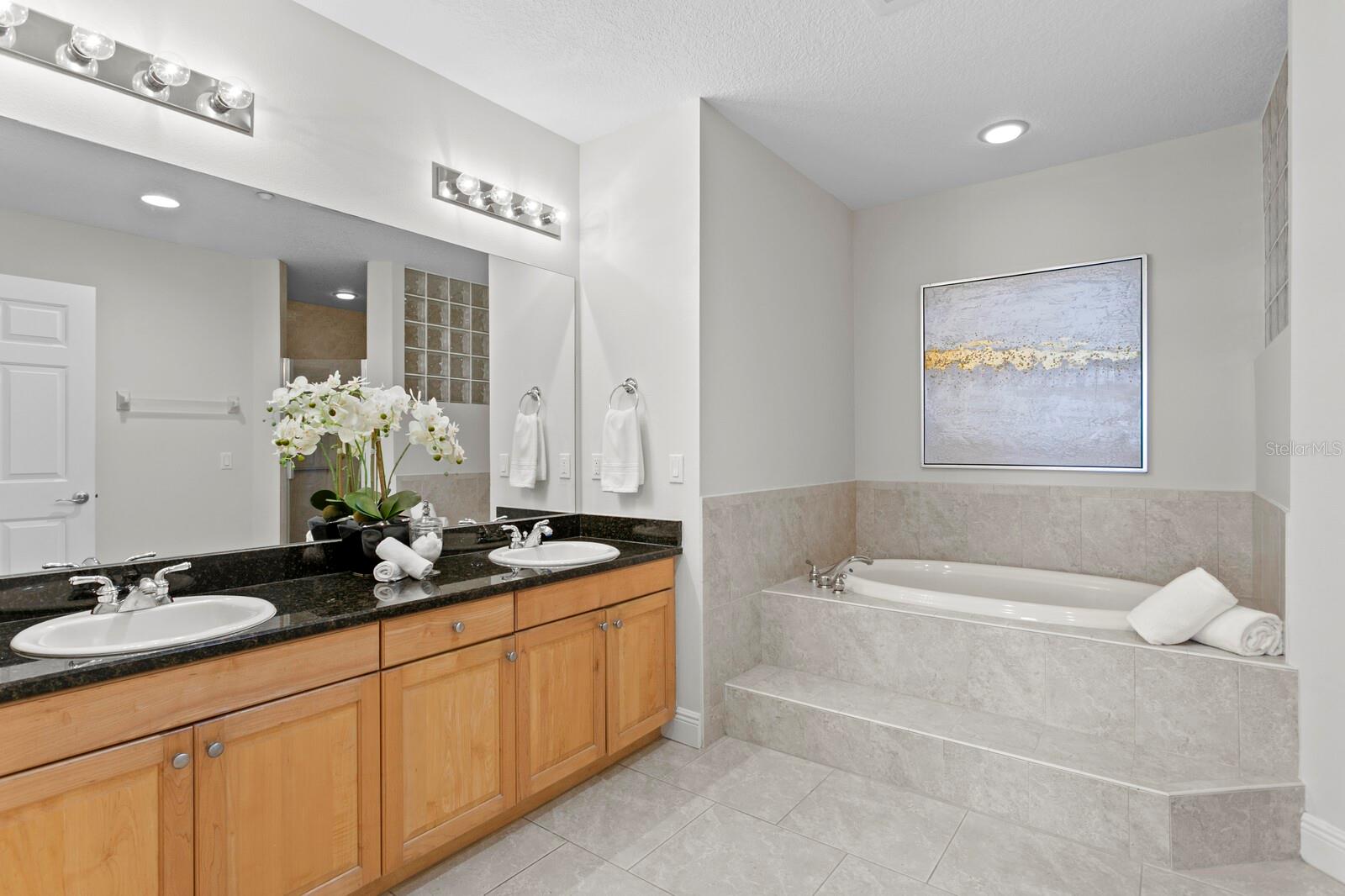 LAS BRISAS CONDO - Residential