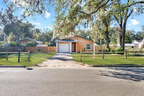 A home in PLANT CITY