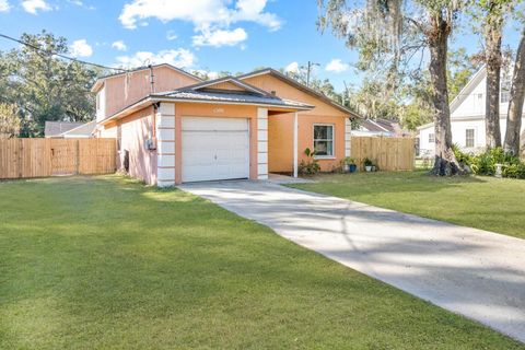 A home in PLANT CITY