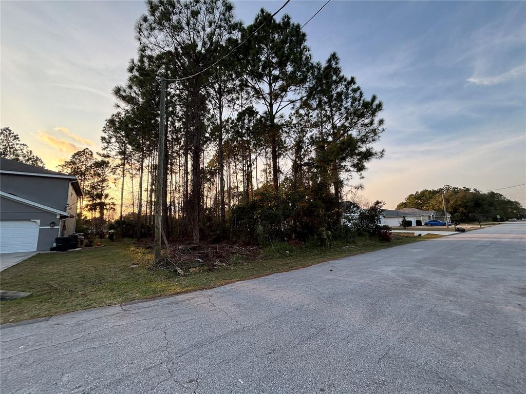 Photo of 8 Lindberg Place, Palm Coast, FL 32137 (MLS # FC315179)