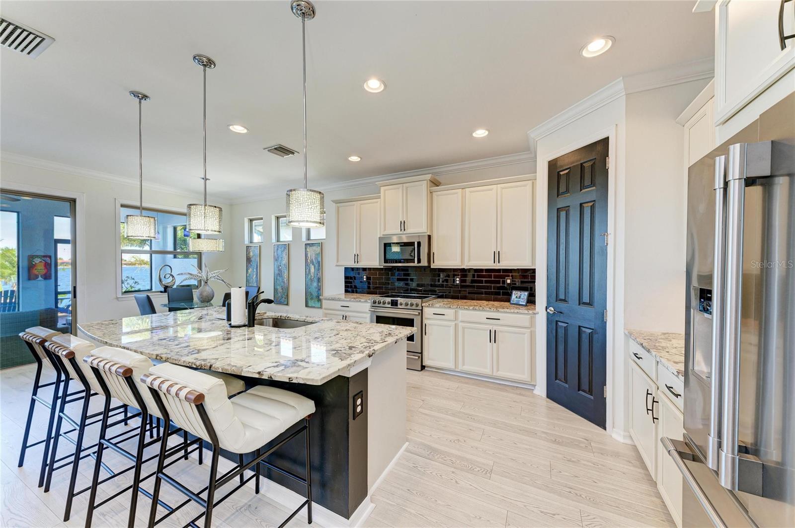 176 MARAVIYA BOULEVARD