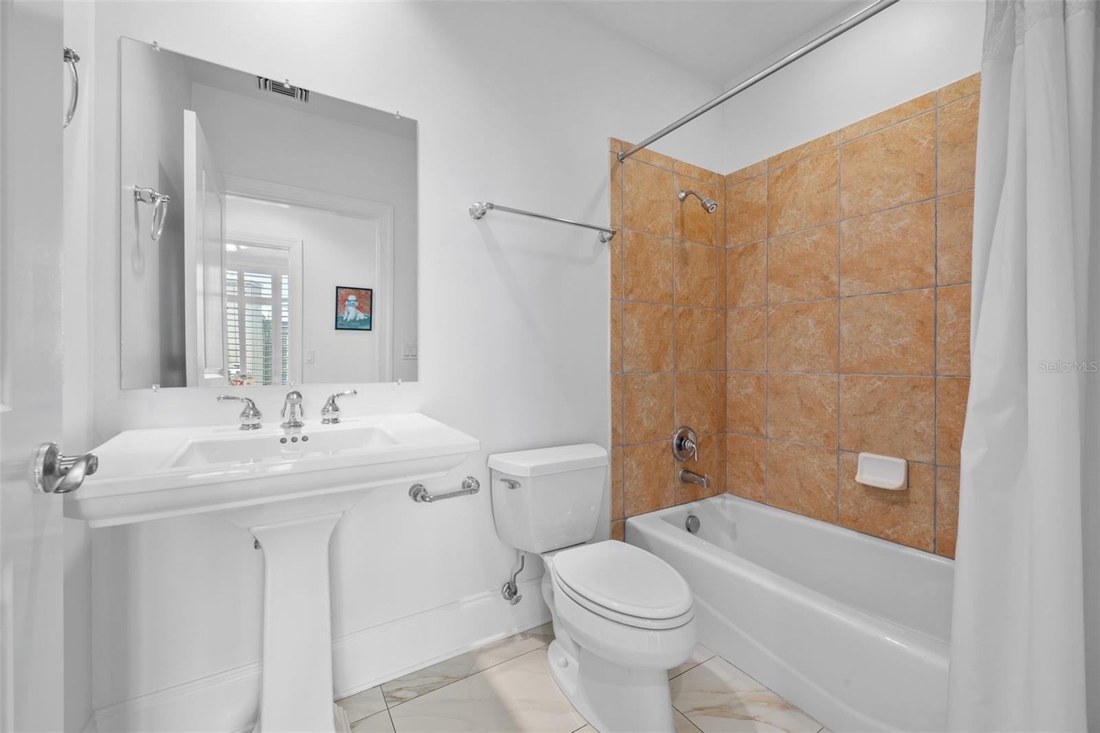 THE PARKSIDE OF ONE BAYSHORE - Residential