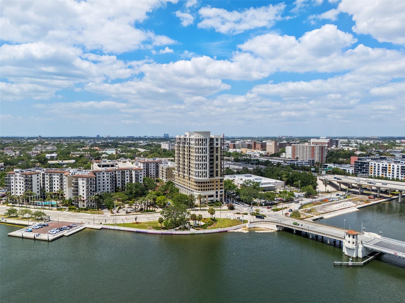 THE PARKSIDE OF ONE BAYSHORE - Residential