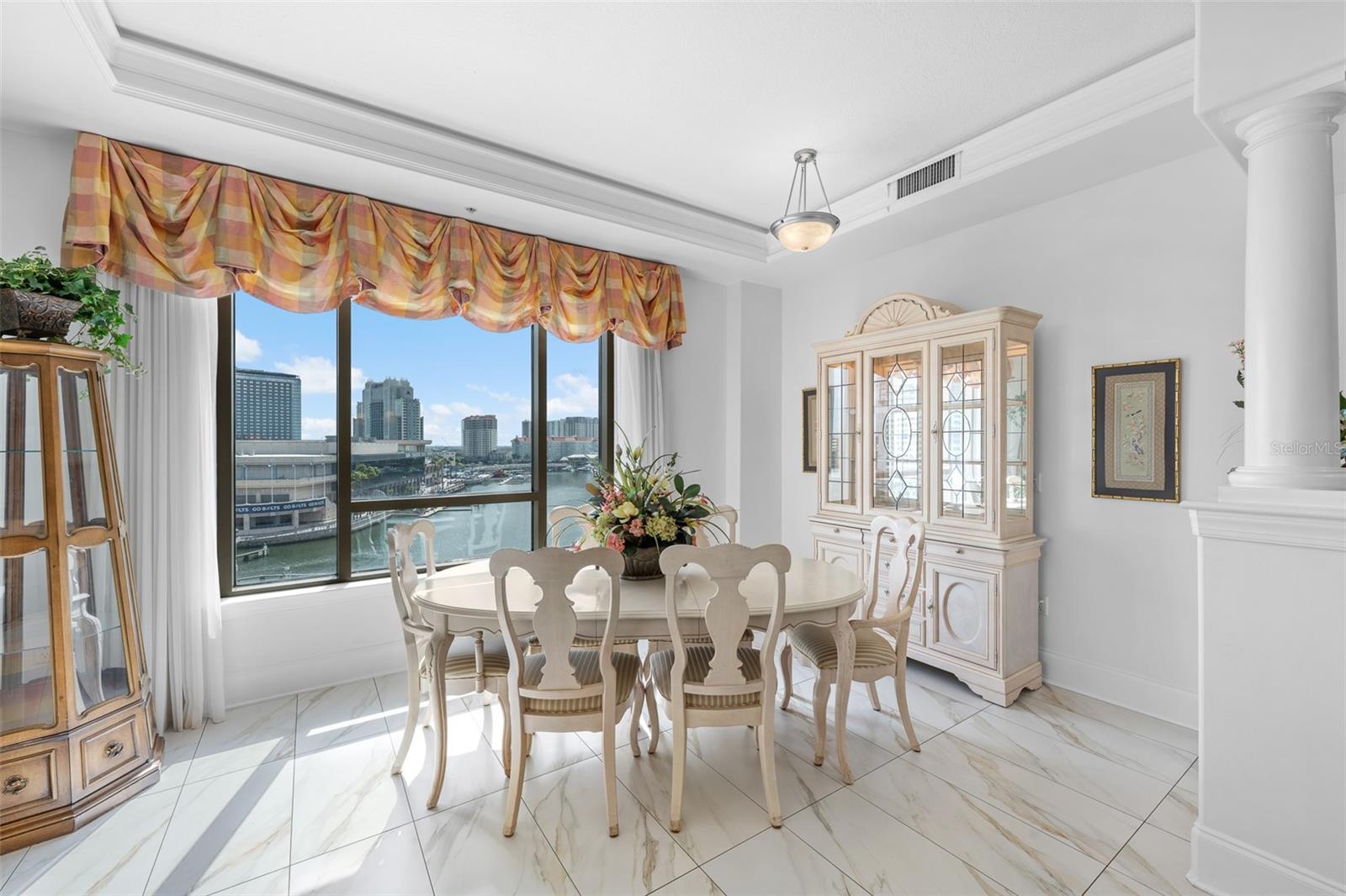 THE PARKSIDE OF ONE BAYSHORE - Residential