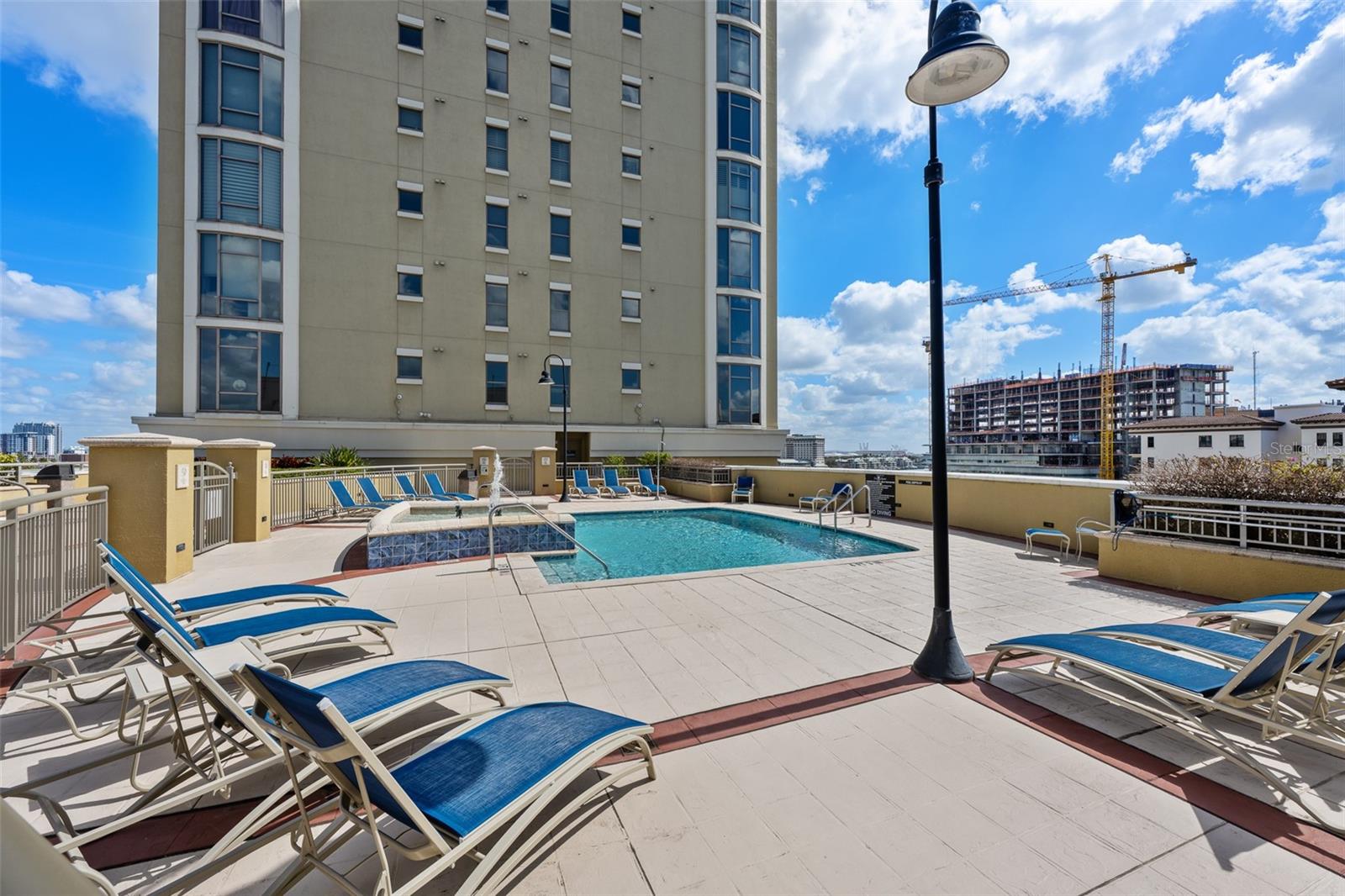 THE PARKSIDE OF ONE BAYSHORE - Residential