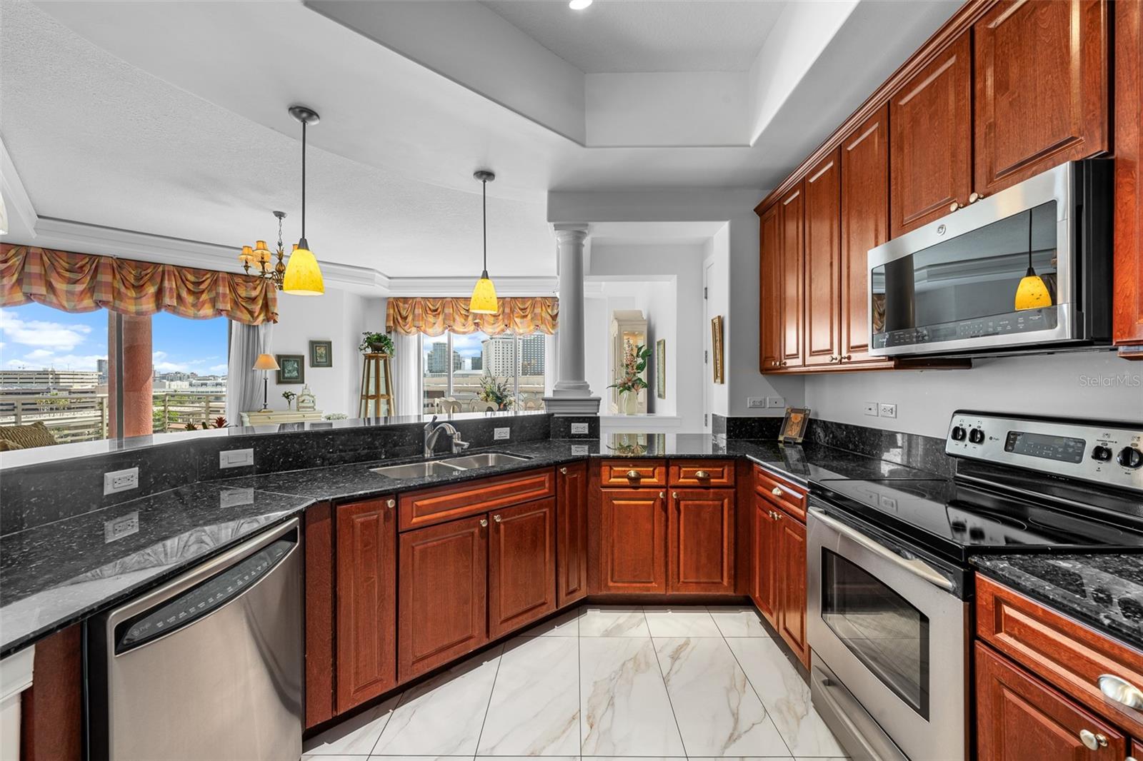 THE PARKSIDE OF ONE BAYSHORE - Residential