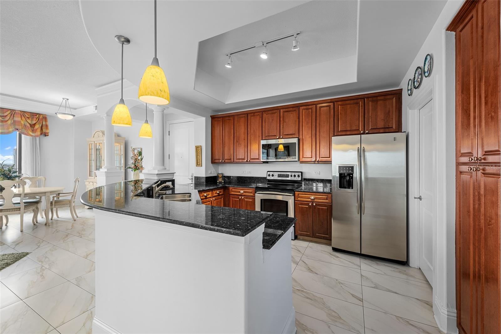 THE PARKSIDE OF ONE BAYSHORE - Residential