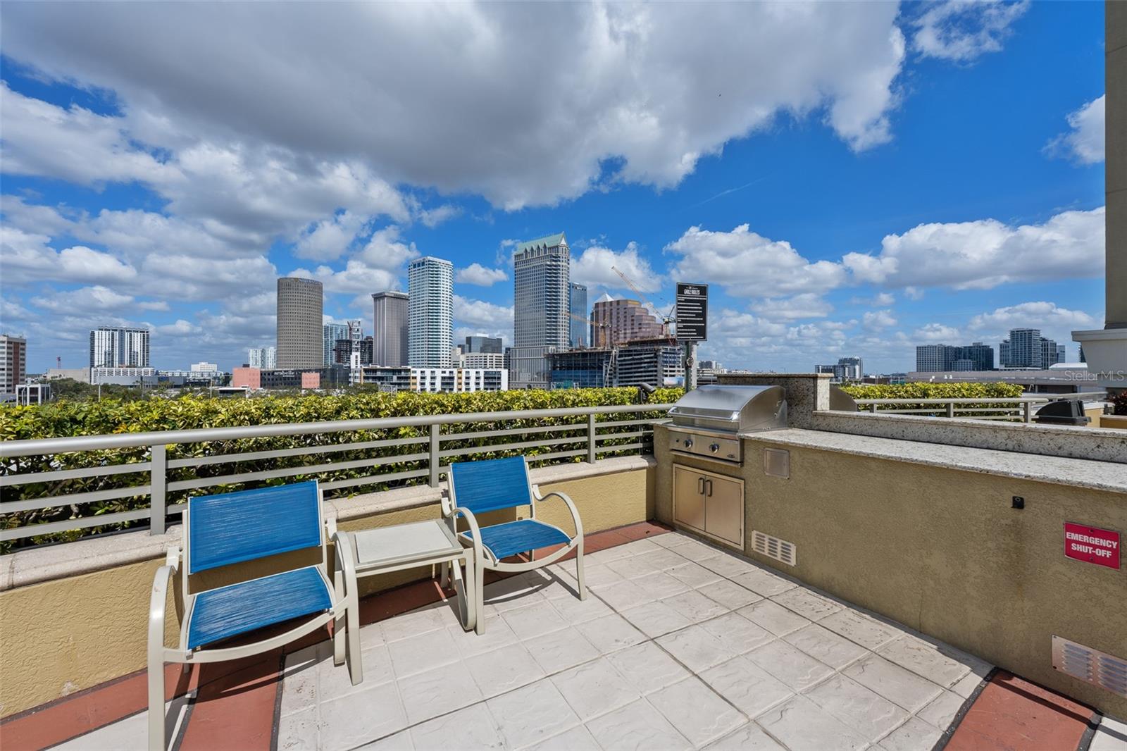 THE PARKSIDE OF ONE BAYSHORE - Residential