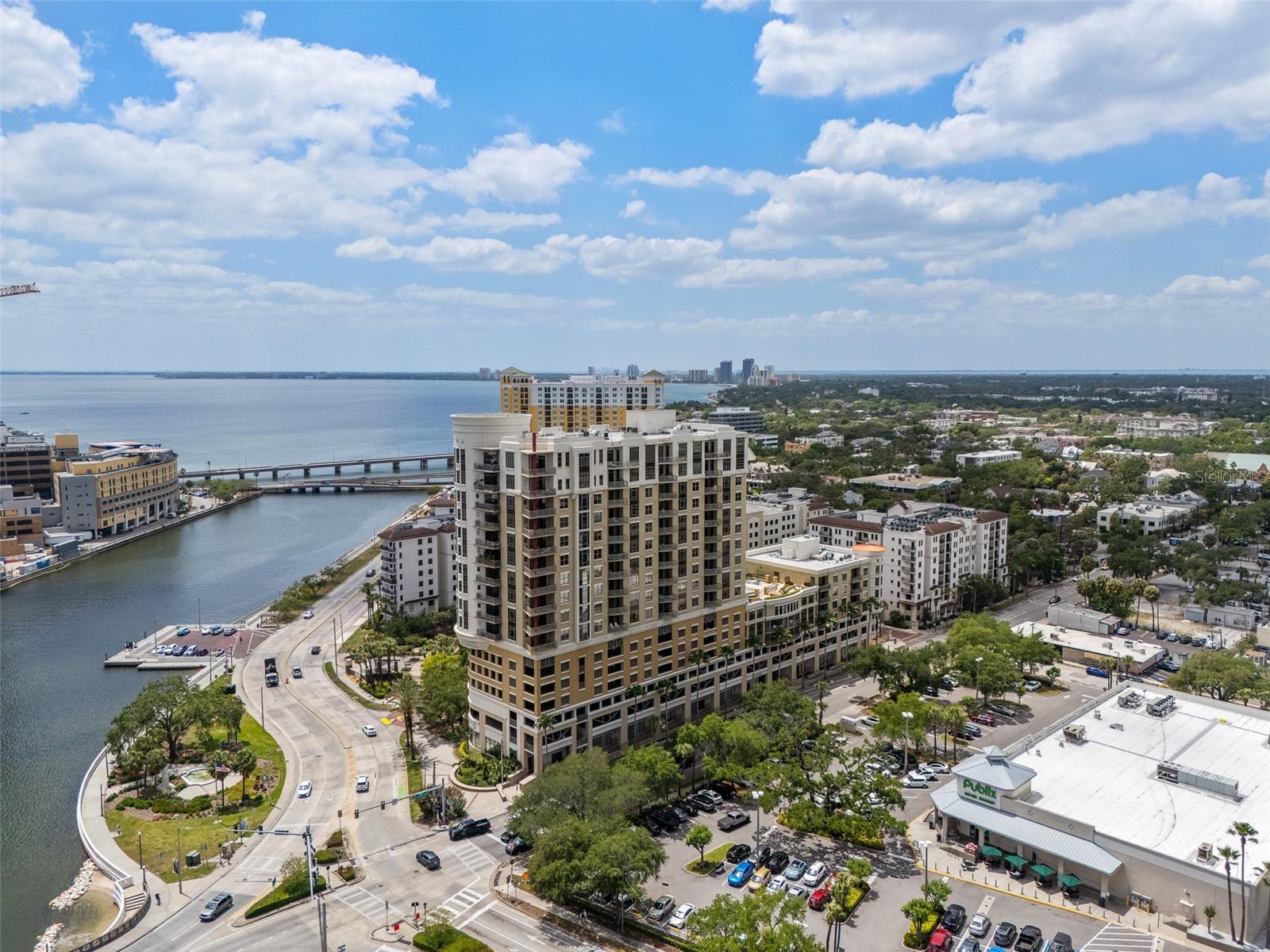 THE PARKSIDE OF ONE BAYSHORE - Residential