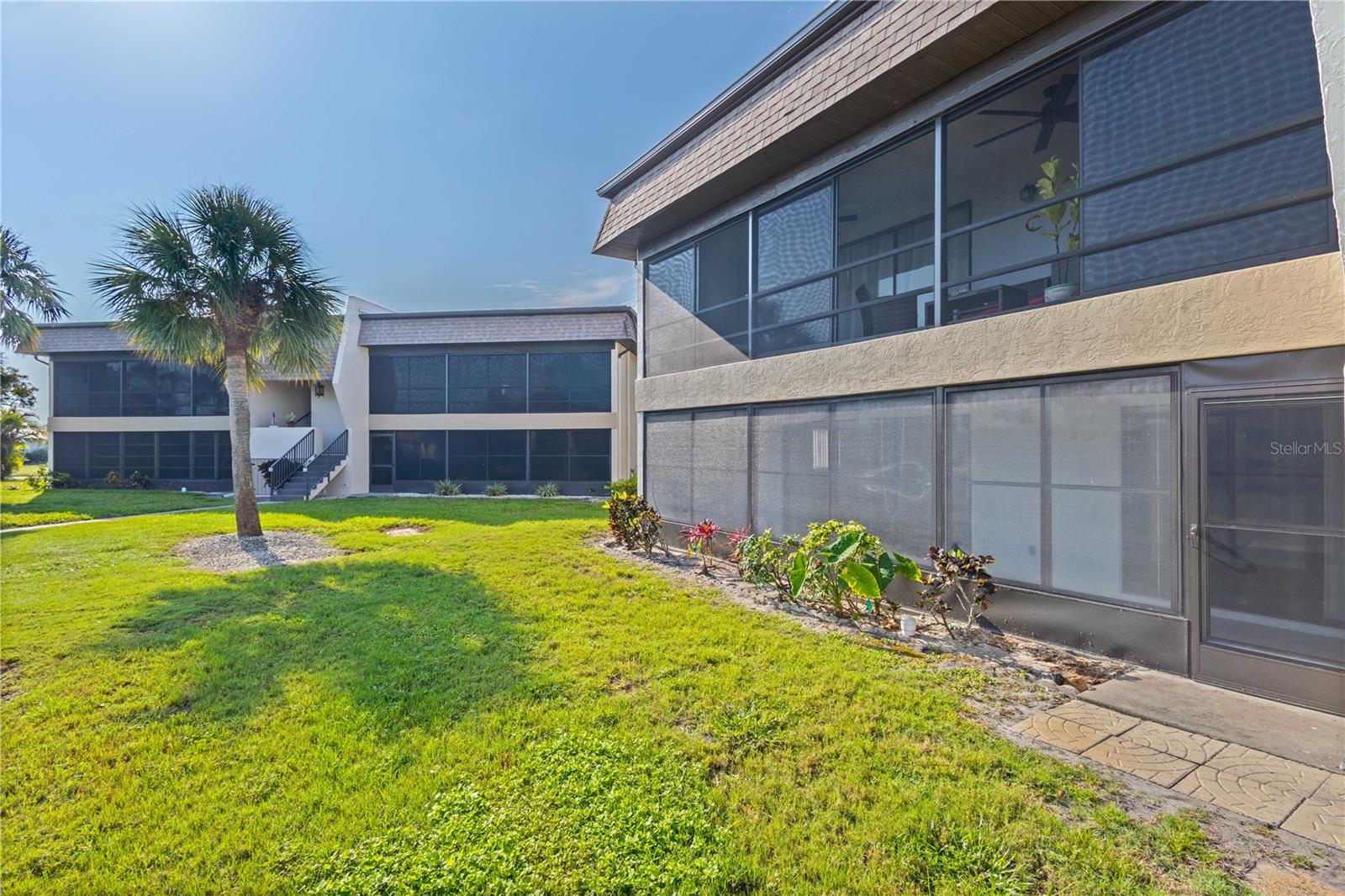 1728 S LAKESIDE COURT 1720b