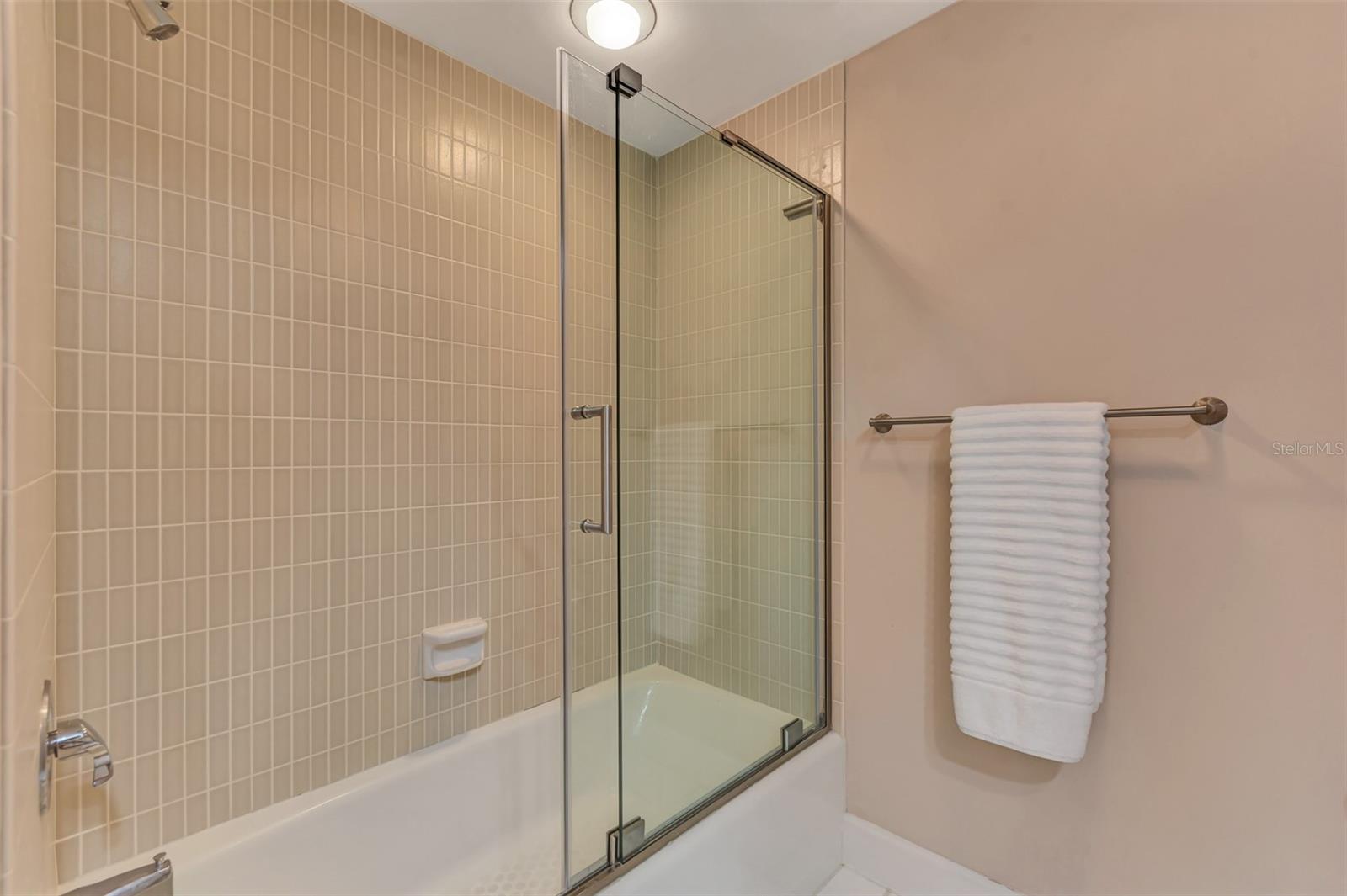 SANDY COVE IV - Residential Lease