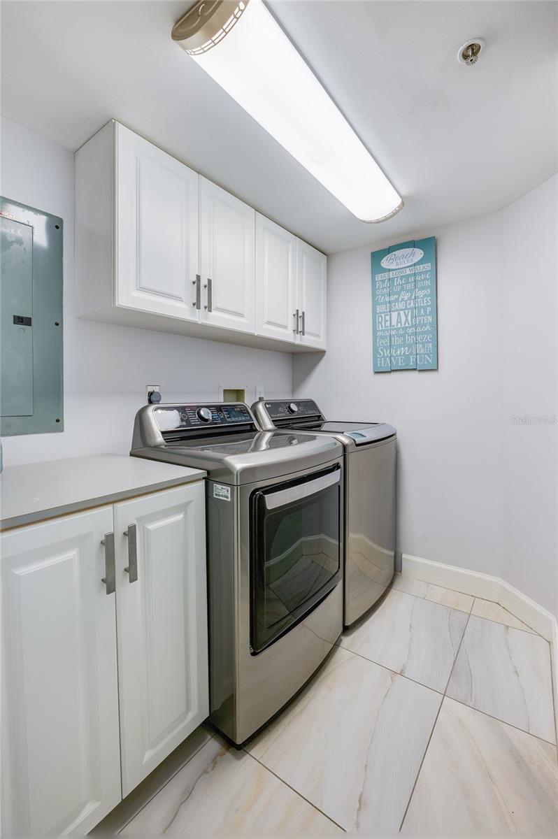 TOWERS AT PONCE INLET TOWER 01 CONDO - Residential