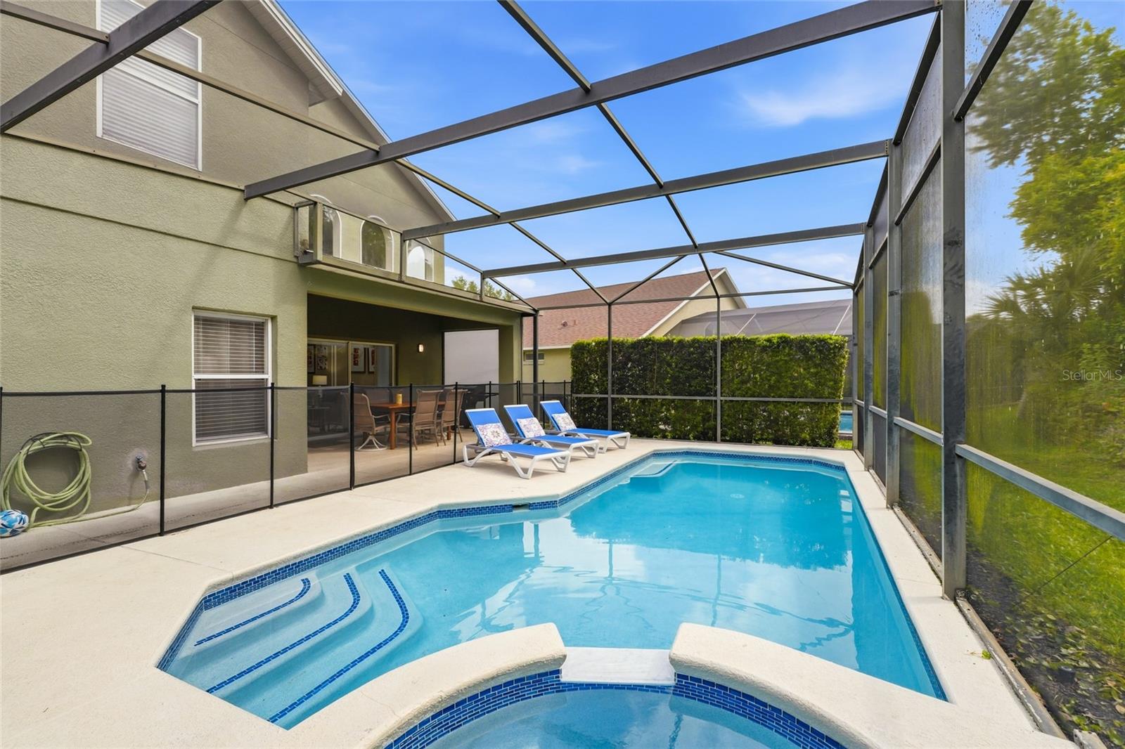 EMERALD ISLAND RESORT PH 1 - Residential