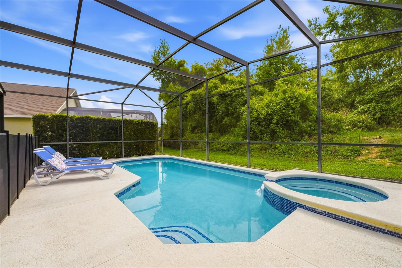 EMERALD ISLAND RESORT PH 1 - Residential