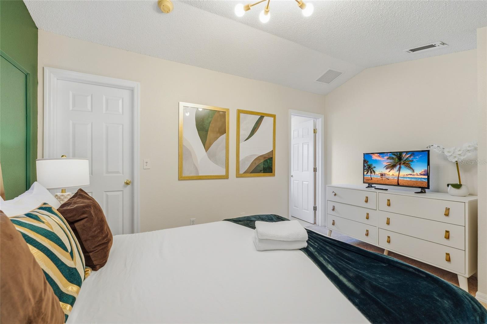 EMERALD ISLAND RESORT PH 1 - Residential