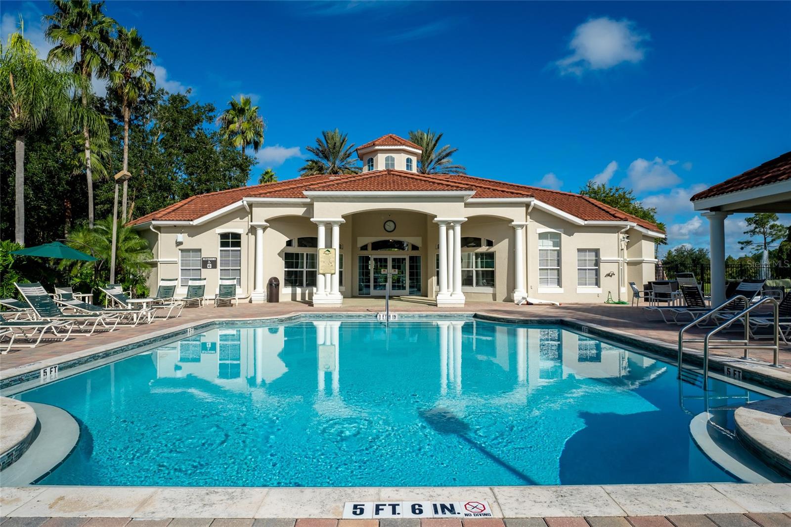 EMERALD ISLAND RESORT PH 1 - Residential