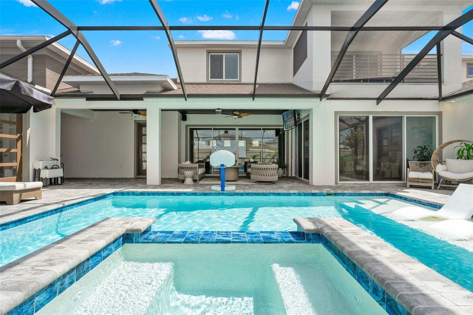 8752 LOFT POINT