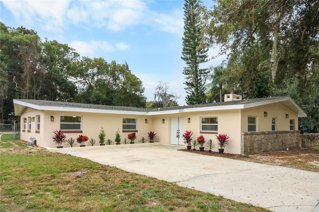 Photo of 2524 Blue Lake Court, Apopka, FL 32703 (MLS # O6375916)