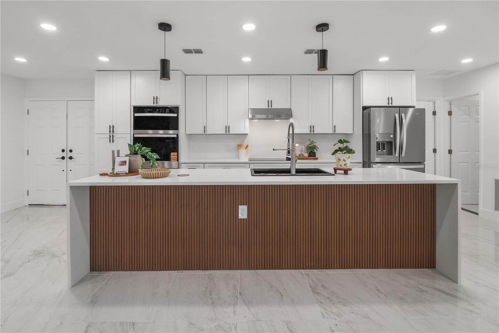 2524 BLUE LAKE COURT