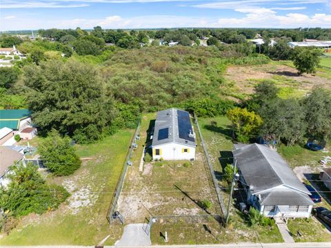 A home in WINTER HAVEN