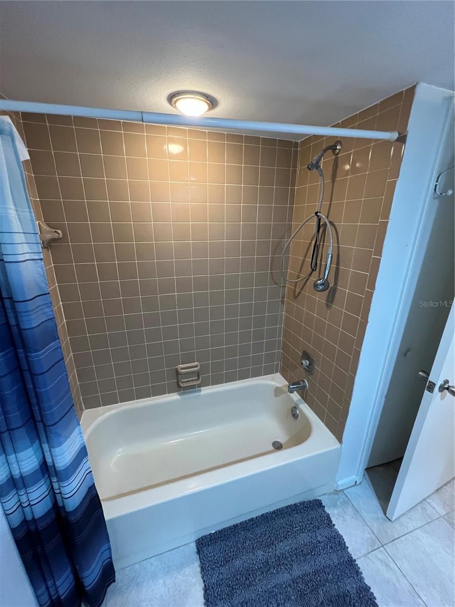 BRANDYWINE CONDO 01 - Residential Lease