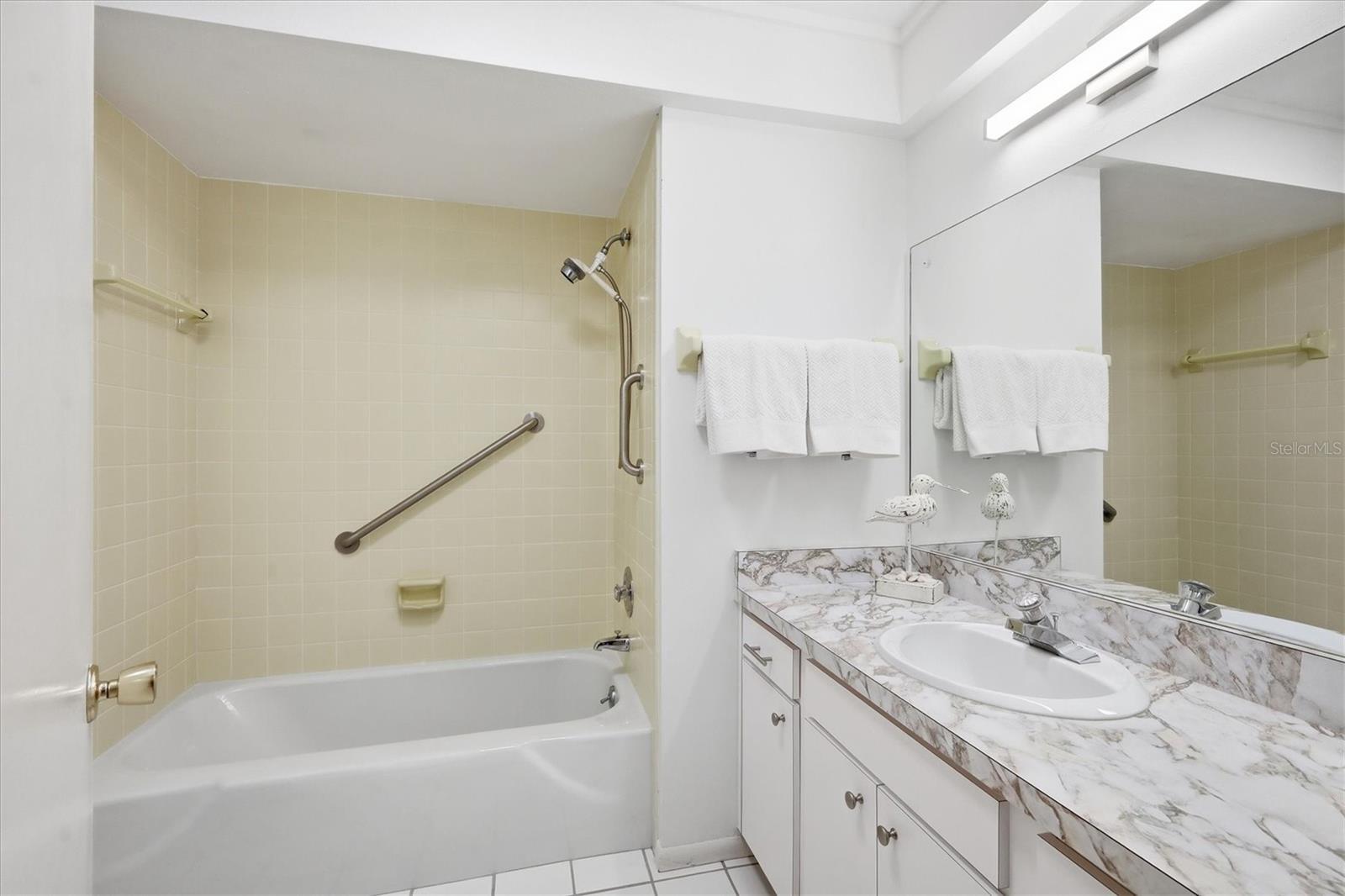 VILLAGE GREEN OF BRADENTON SEC 4 - Residential