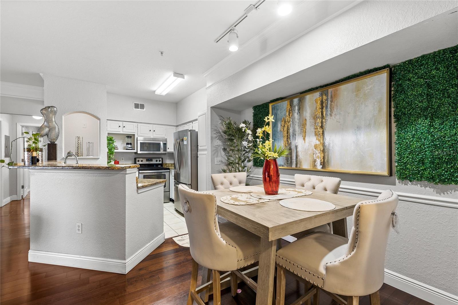 HAMPTONS/METROWEST - Residential