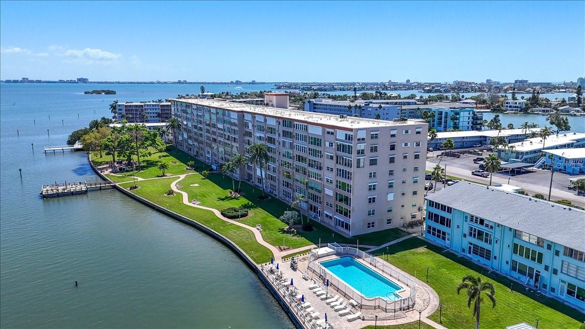 SHORE CREST BLDG - Residential