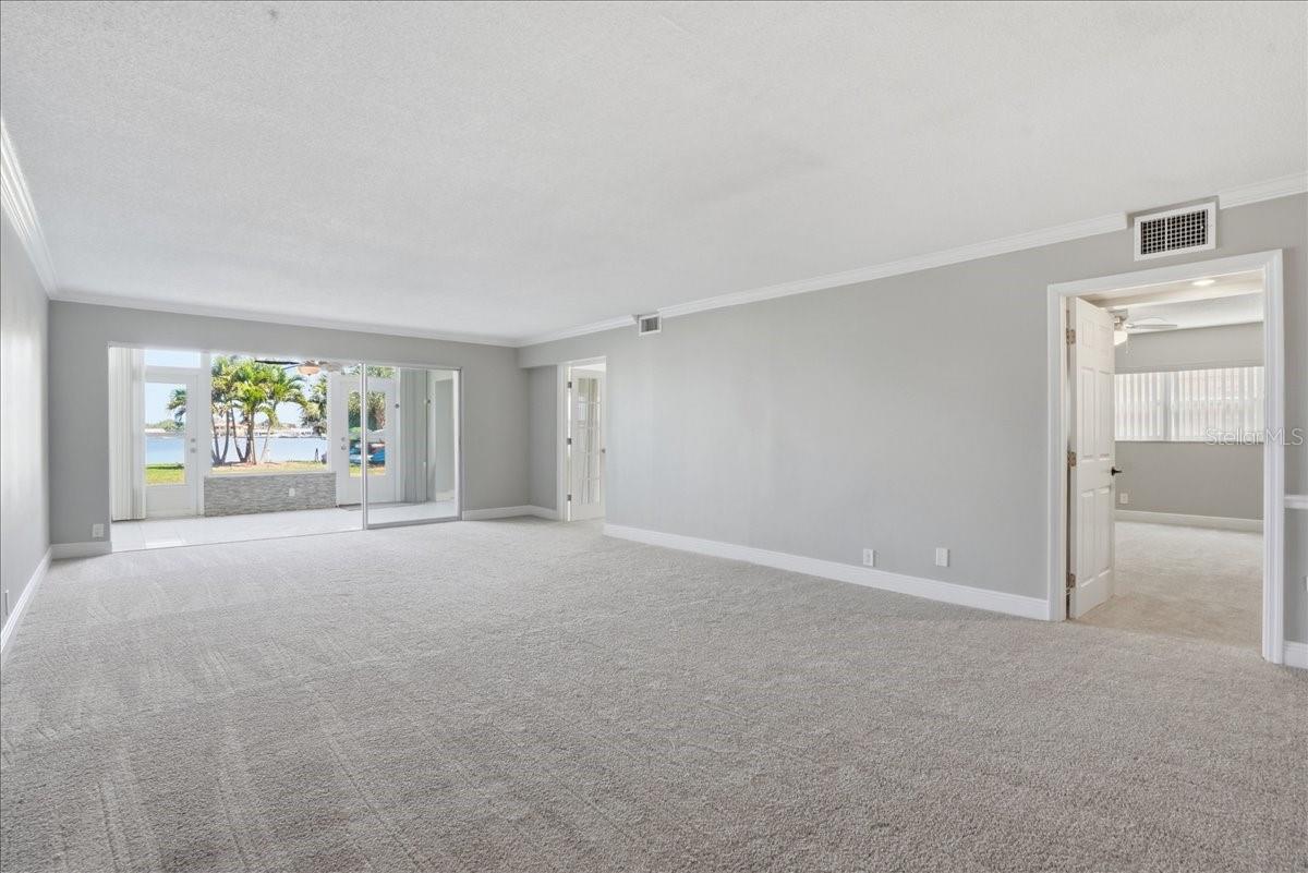 SHORE CREST BLDG - Residential