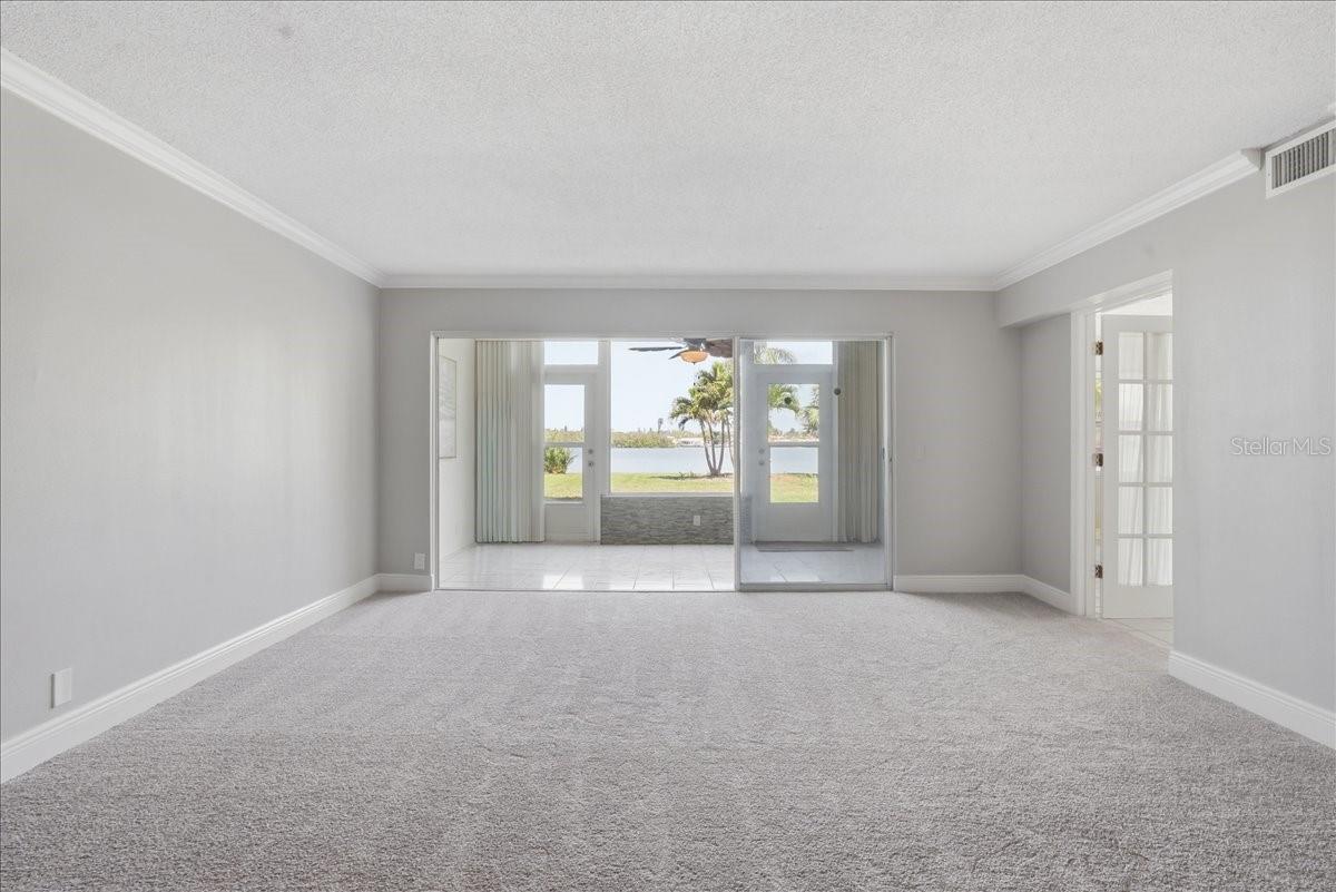 SHORE CREST BLDG - Residential