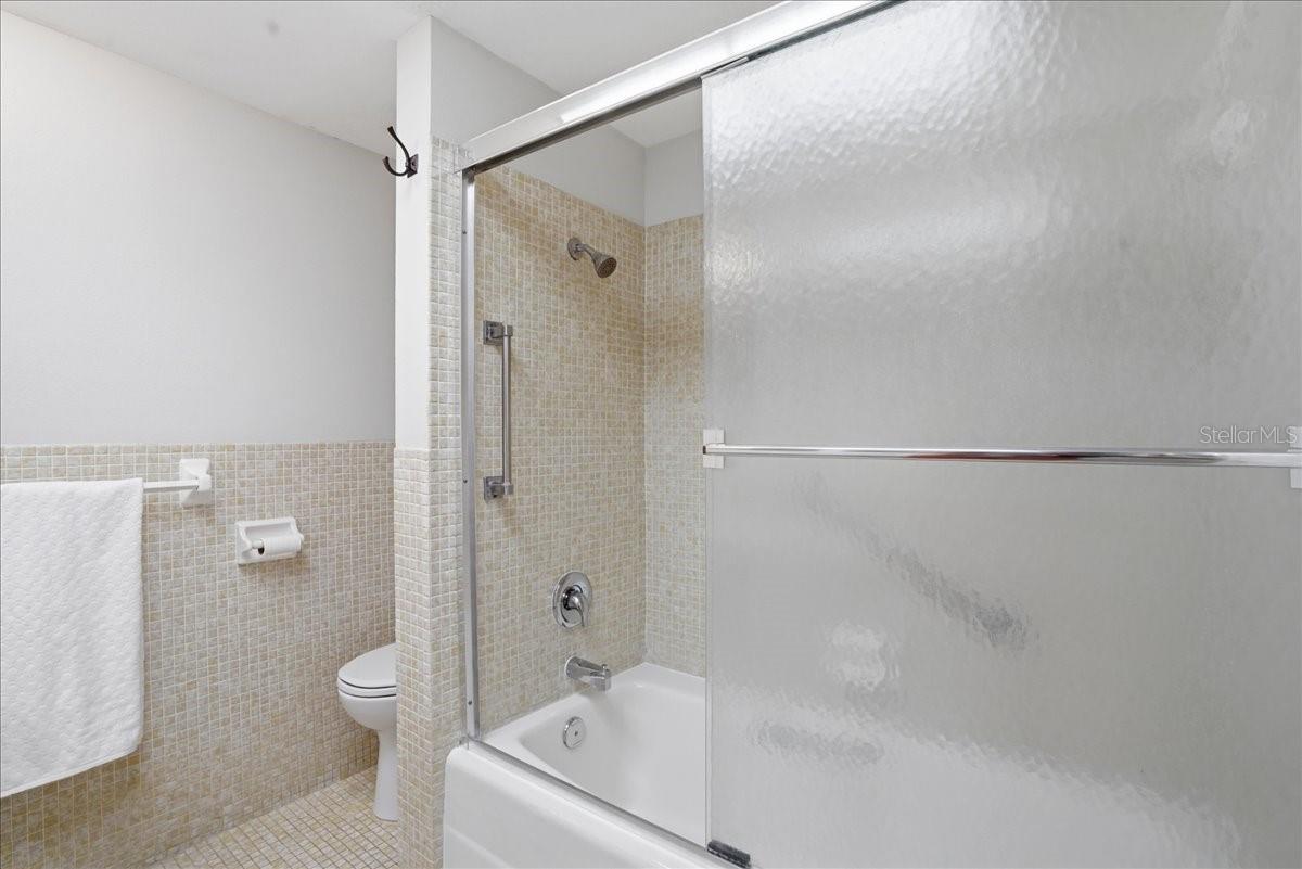 SHORE CREST BLDG - Residential