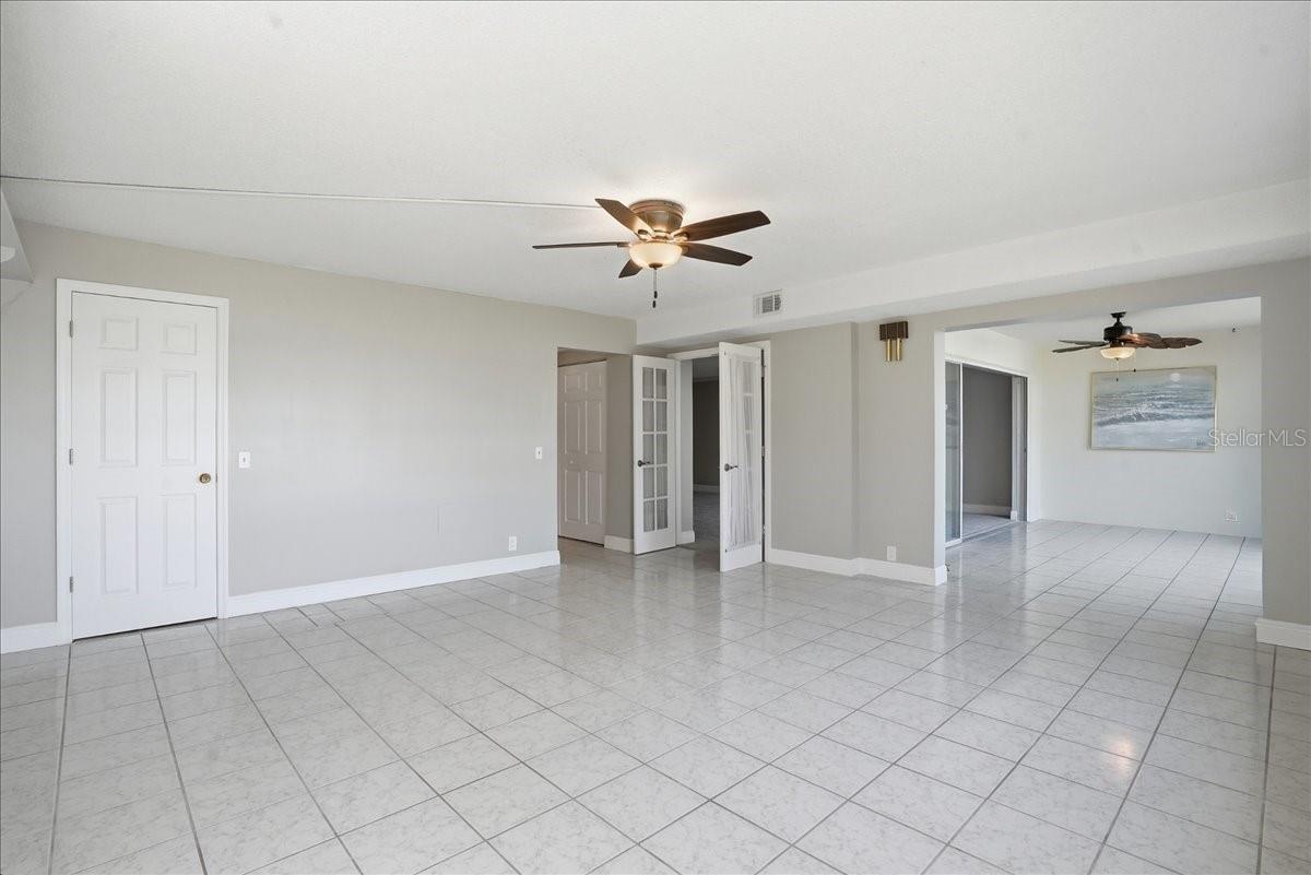 SHORE CREST BLDG - Residential