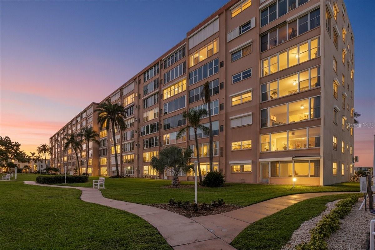 SHORE CREST BLDG - Residential