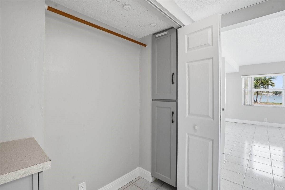 SHORE CREST BLDG - Residential