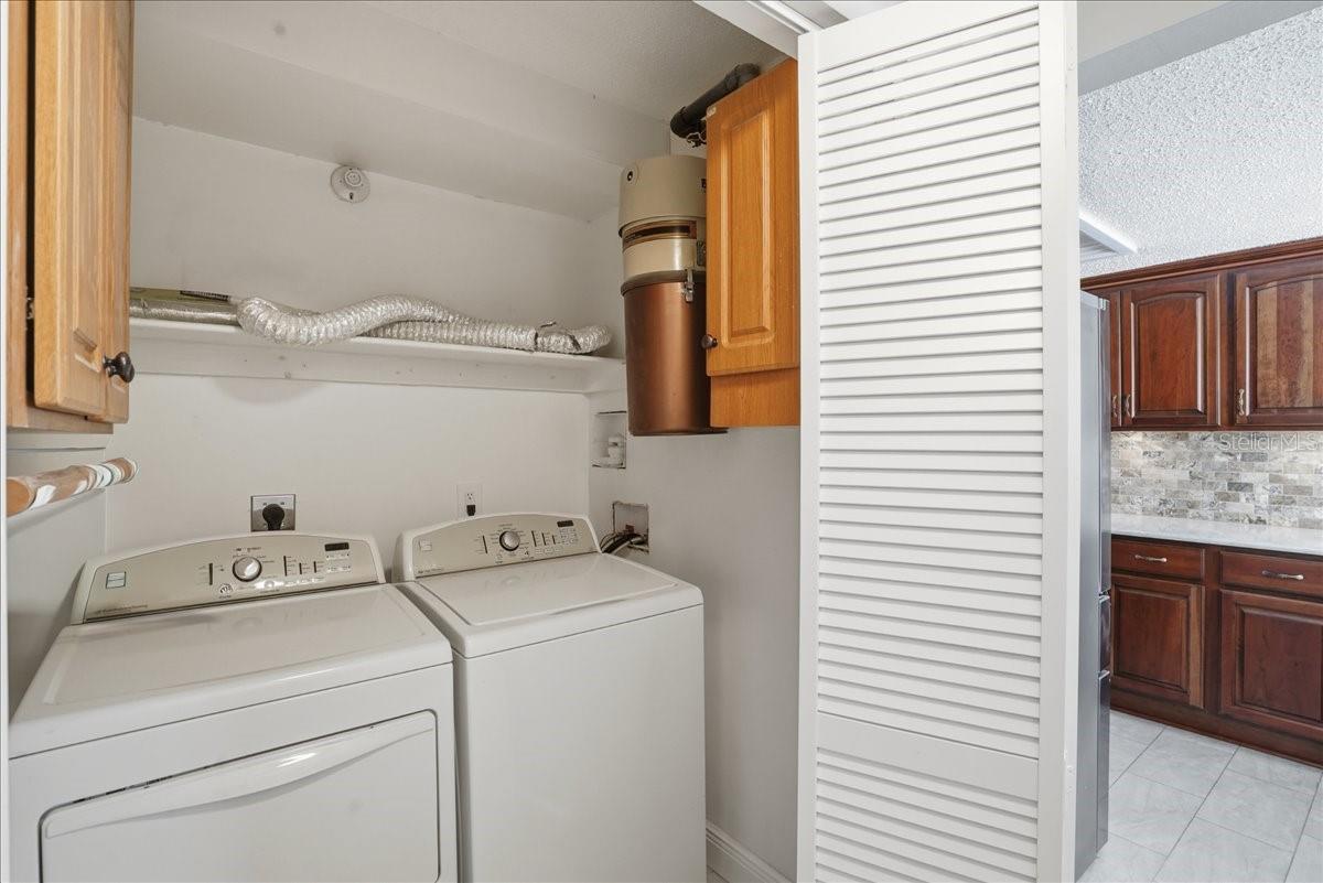 SHORE CREST BLDG - Residential