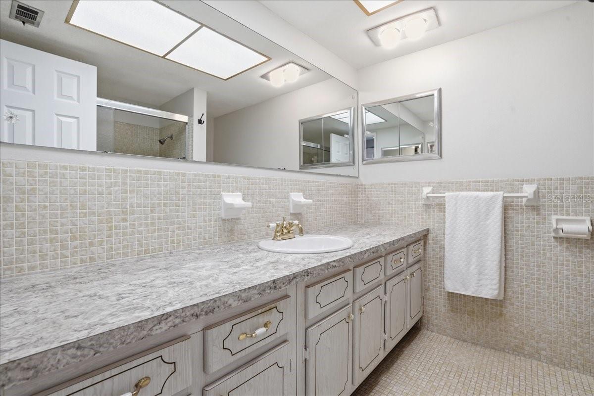 SHORE CREST BLDG - Residential