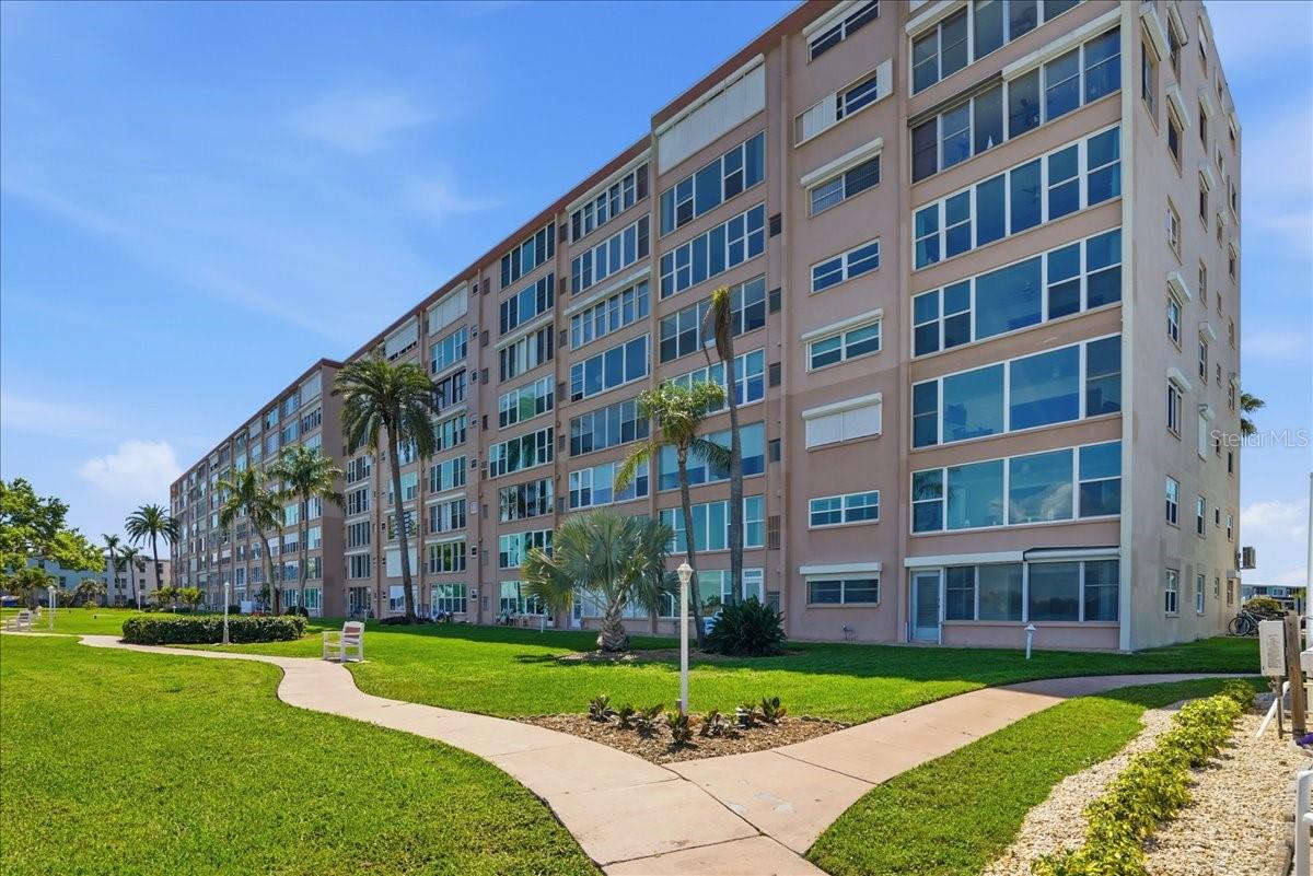 SHORE CREST BLDG - Residential