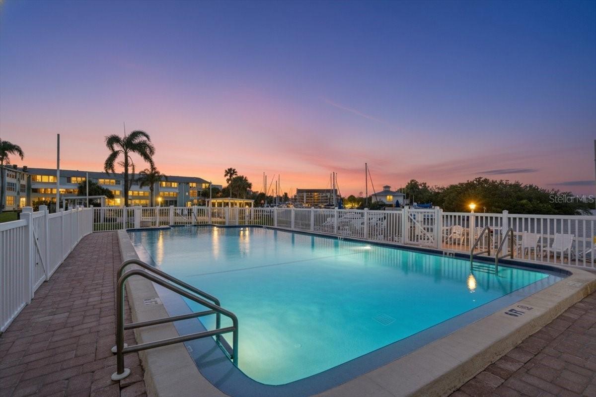 SHORE CREST BLDG - Residential