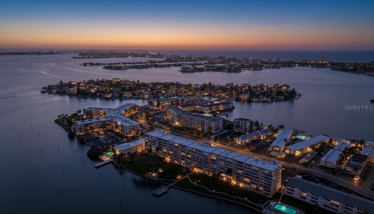 SHORE CREST BLDG - Residential