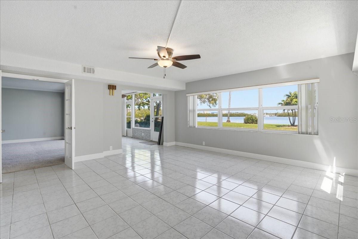 SHORE CREST BLDG - Residential