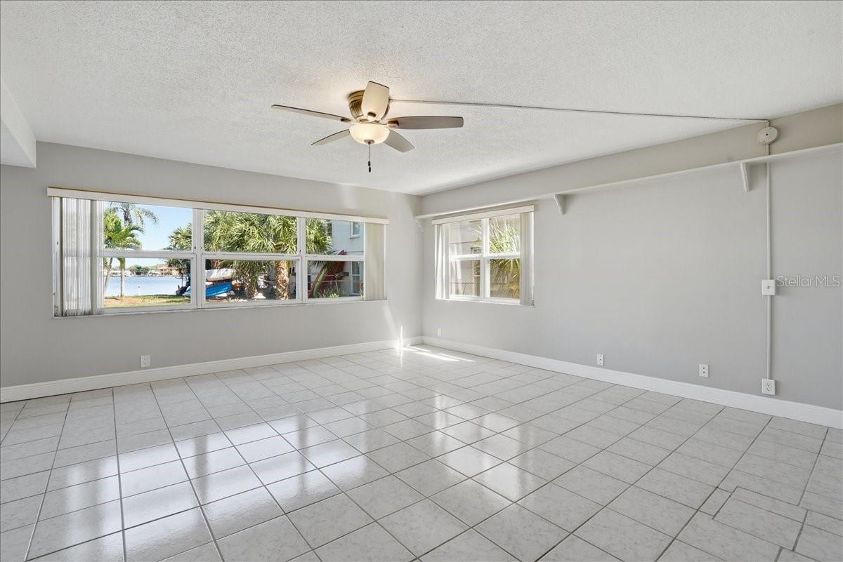 SHORE CREST BLDG - Residential