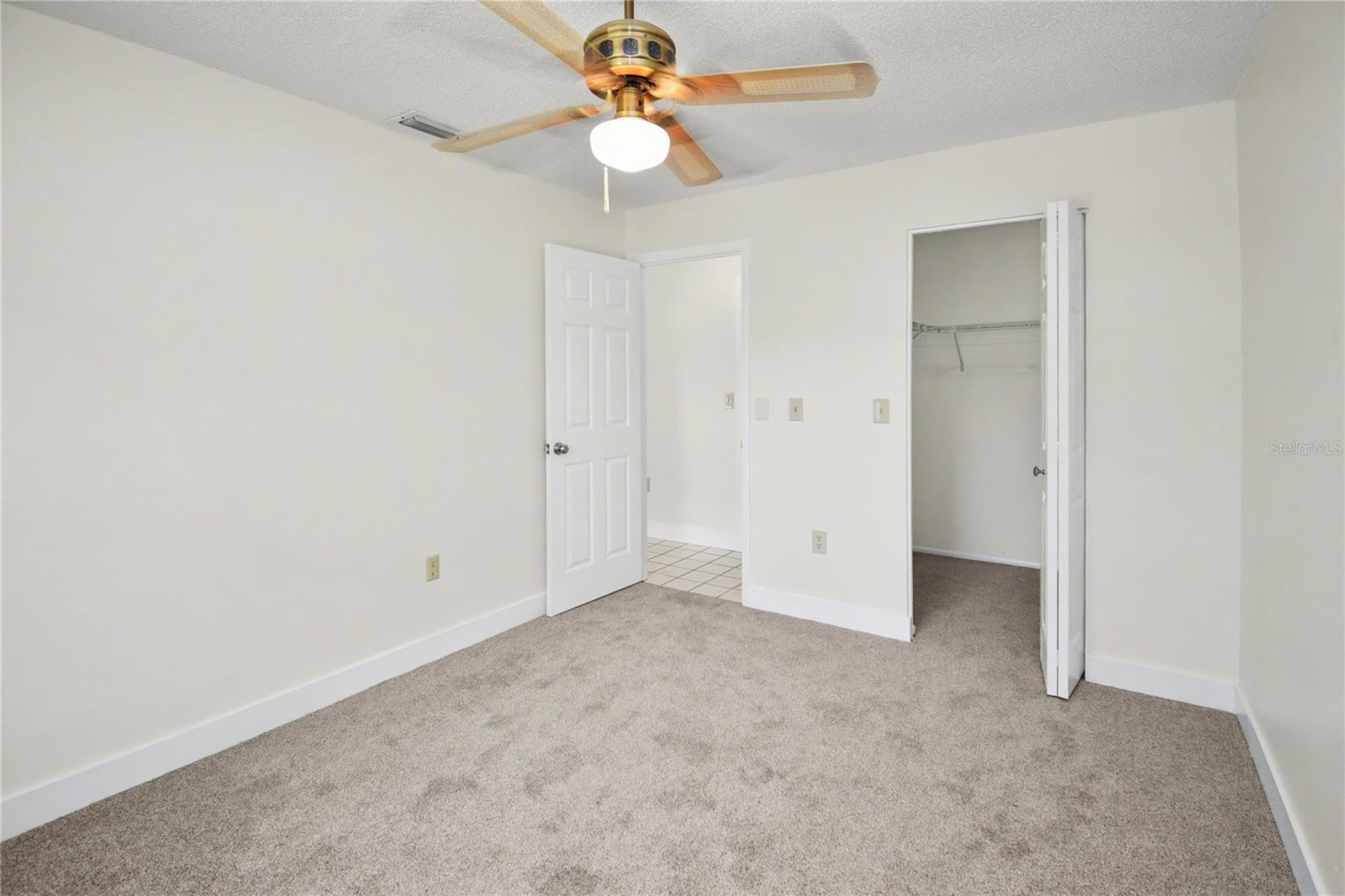 LAKE SARASOTA - Residential
