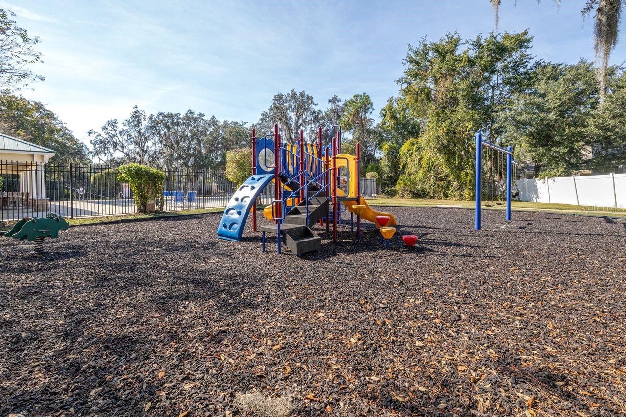 LAKES/WINDERMERE-PEACHTREE - Residential